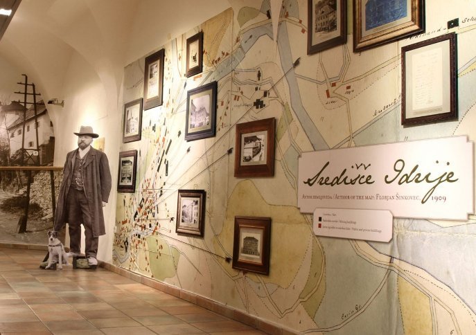 Samolepilni materiali